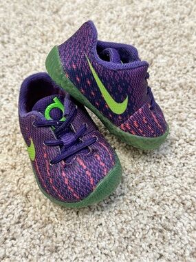 Nike Kevin Durant - Purple Knit Sneakers with Lime Green Swoosh